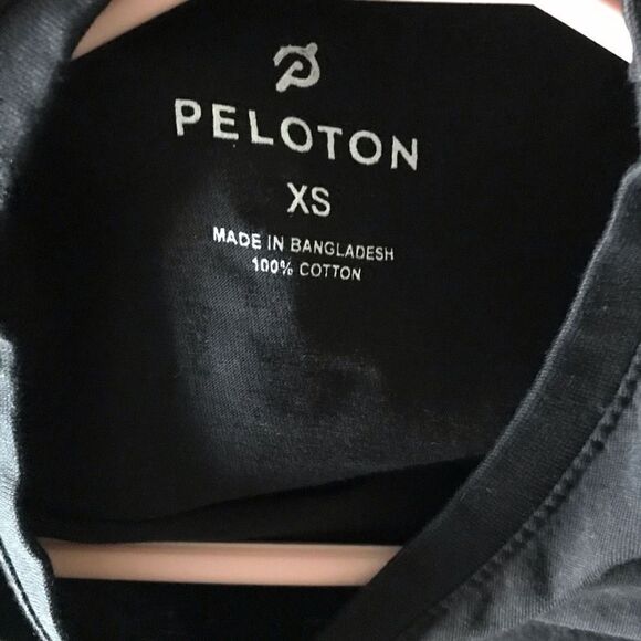 Peloton black t-shirt women’s size XS 100% cotton - Picture 3 of 3